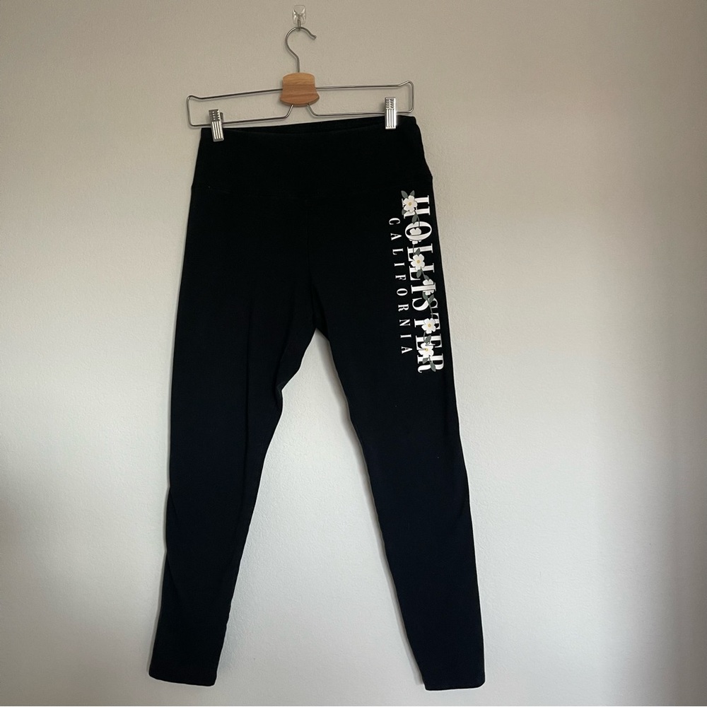 Hollis get Black Floral Ultra High Rise Leggings